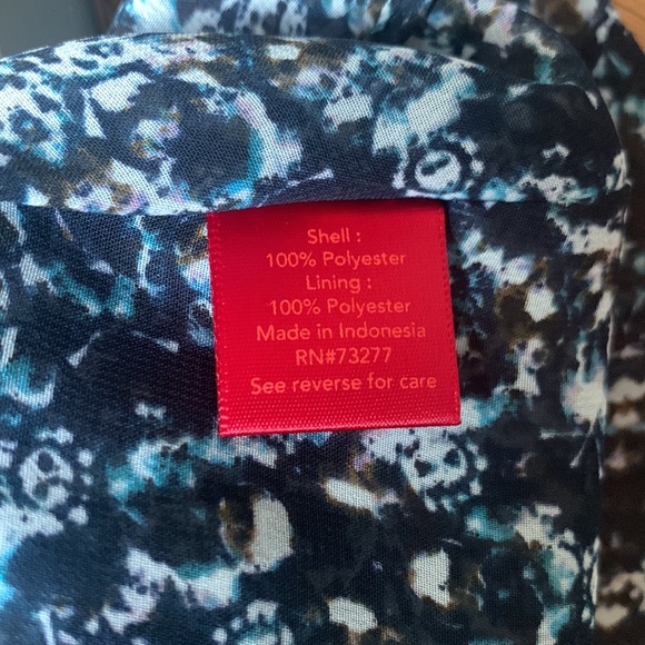 Beautiful detailed neck, cold shoulder blouse by Jennifer Lopez Sz Small - Picture 6 of 6